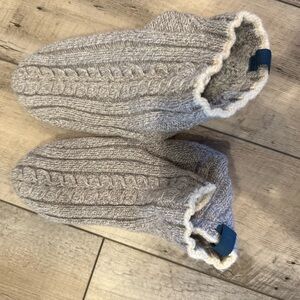 Women’s Bombas Medium Cozy Gray Cable Knit Slippers